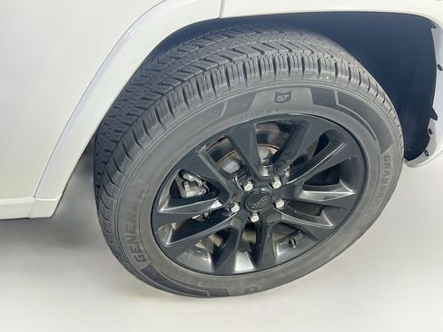 Used 2022 Jeep Grand Cherokee Laredo X image 31