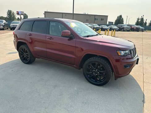 Used 2019 Jeep Grand Cherokee Altitude AWD/4WD image 35