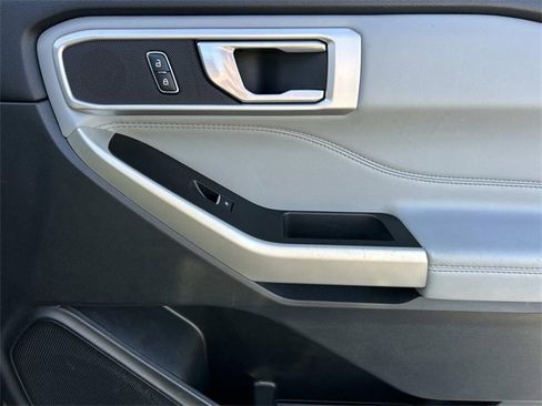 Certified 2022 Ford Explorer XLT w/ Equipment Group 202A image 29
