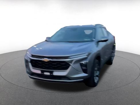 Used 2025 Chevrolet Trax LT image 6