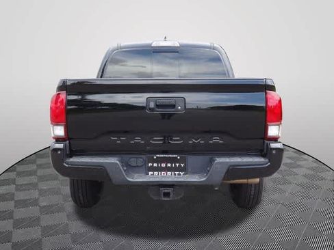 Used 2019 Toyota Tacoma TRD Off-Road w/ Technology Package AWD/4WD image 3