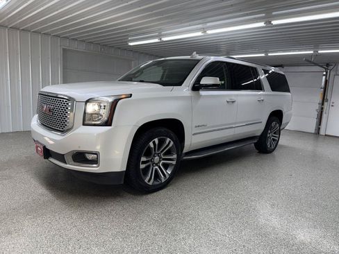 Used 2016 GMC Yukon XL Denali w/ Open Road Package AWD/4WD image 3