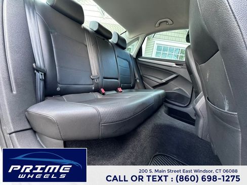 Used 2018 Volkswagen Passat 2.0T R-Line FWD image 15
