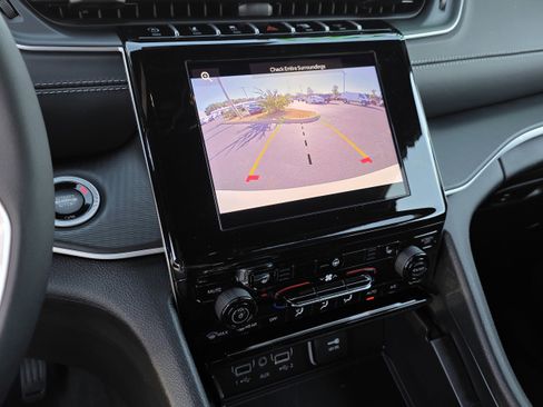 New 2025 Jeep Grand Cherokee L Altitude image 10