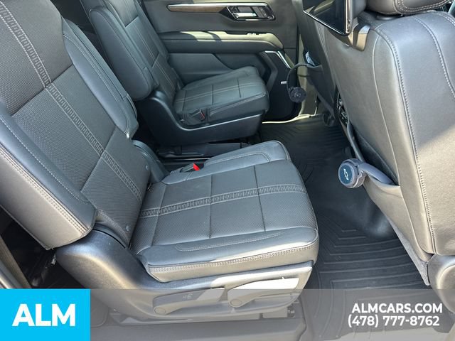 Used 2025 Chevrolet Suburban High Country AWD/4WD image 17
