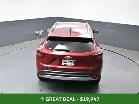 Used 2025 Chevrolet Trax LT FWD image 51
