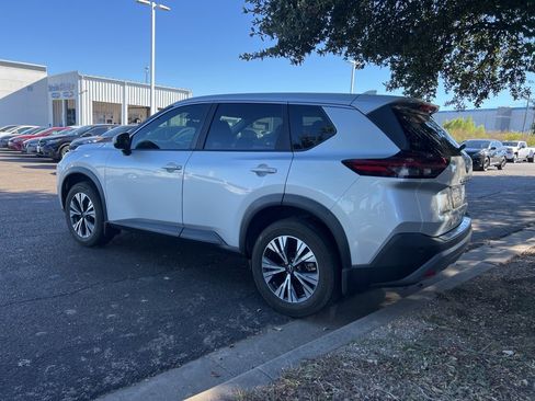 Used 2023 Nissan Rogue SV image 5