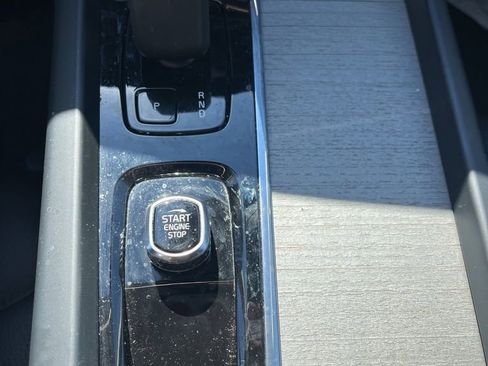 Used 2025 Volvo XC60 B5 Plus image 12