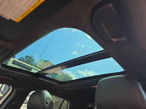 Used 2017 INFINITI QX30 Premium w/ Technology Package image 16