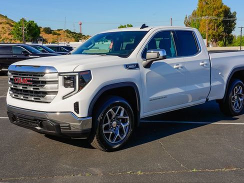 New 2026 GMC Sierra 1500 SLE image 3