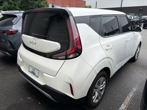 Used 2023 Kia Soul LX FWD image 4