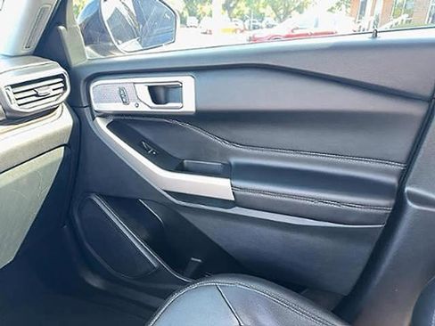 Used 2022 Ford Explorer Limited w/ Equipment Group 301A RWD image 17