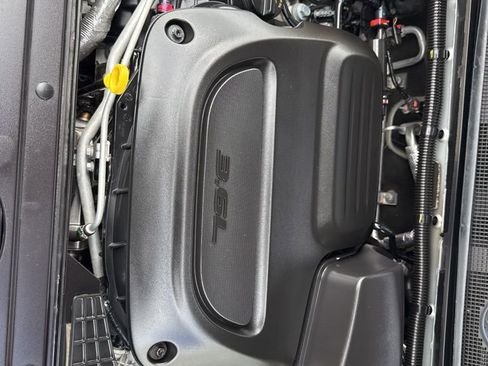 Used 2024 Chrysler Pacifica Touring-L image 30