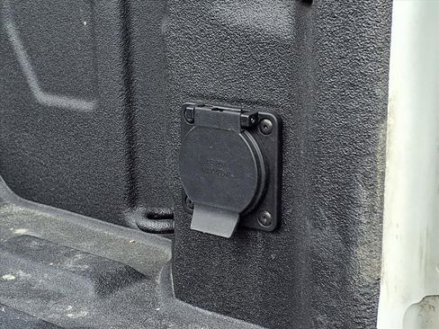 Used 2025 GMC Sierra 1500 Elevation image 19