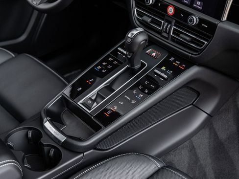 New 2026 Porsche Macan Turbo image 35