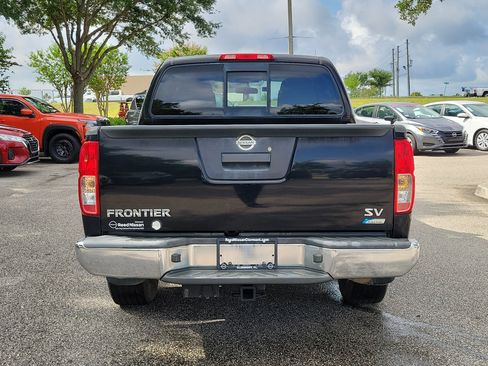 Used 2017 Nissan Frontier SV RWD image 6