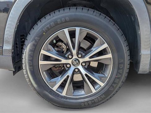 Used 2016 Toyota Highlander XLE image 9