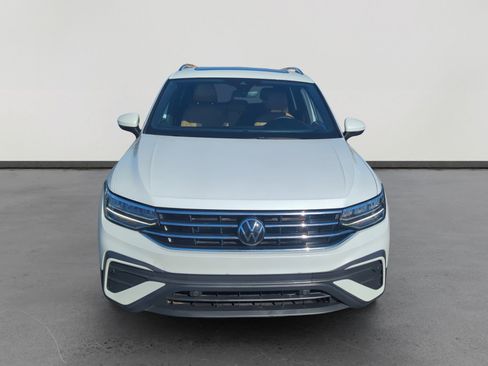 Certified 2023 Volkswagen Tiguan SE w/ Panoramic Sunroof Package image 8