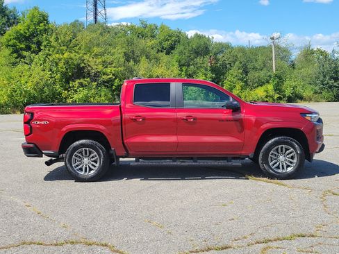 Used 2024 Chevrolet Colorado LT w/ LT Convenience Package III AWD/4WD image 4