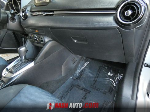 Used 2019 Toyota Yaris LE FWD image 30