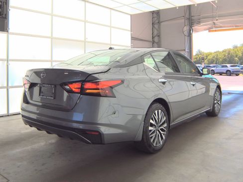 Used 2024 Nissan Altima 2.5 SV FWD image 6