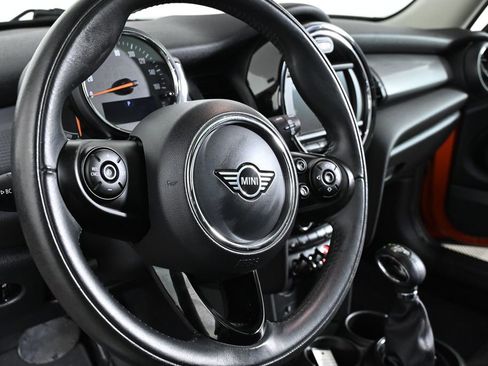 Used 2019 MINI Cooper 2-Door Hardtop w/ Signature Upholstery Package image 11