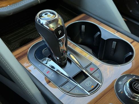 Certified 2025 Bentley Bentayga AWD/4WD image 27