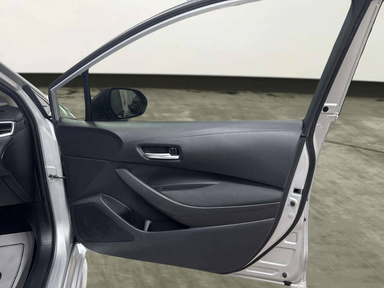 Used 2021 Toyota Corolla LE FWD image 18