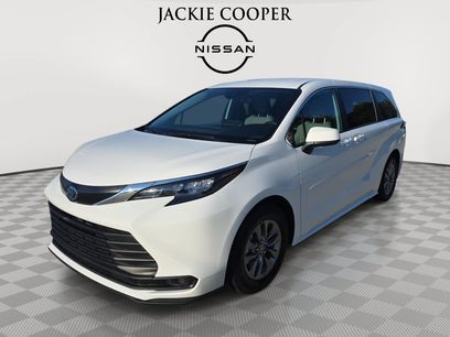 Used 2025 Toyota Sienna LE