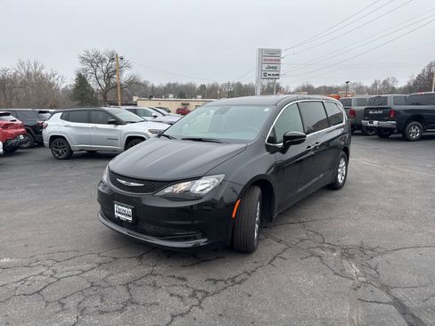New 2026 Chrysler Voyager LX image 2