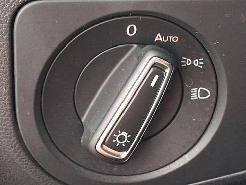 Used 2022 Volkswagen Tiguan SE FWD image 24