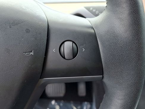 Used 2023 Tesla Model Y Long Range AWD/4WD image 18