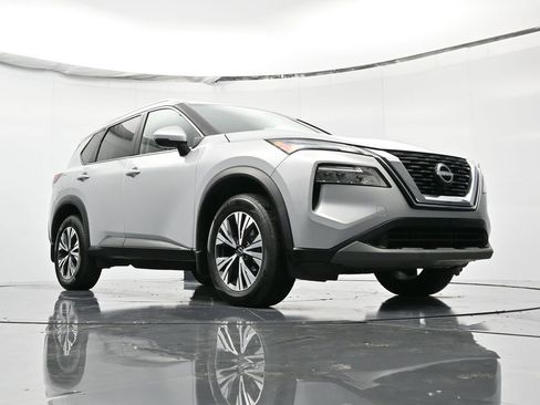 Used 2022 Nissan Rogue SV w/ SV Premium Package image 39