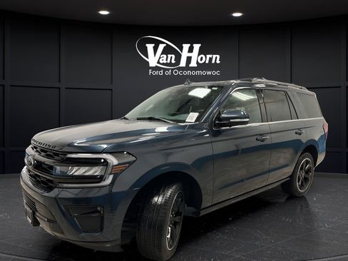 Used 2024 Ford Expedition Limited AWD/4WD image 3
