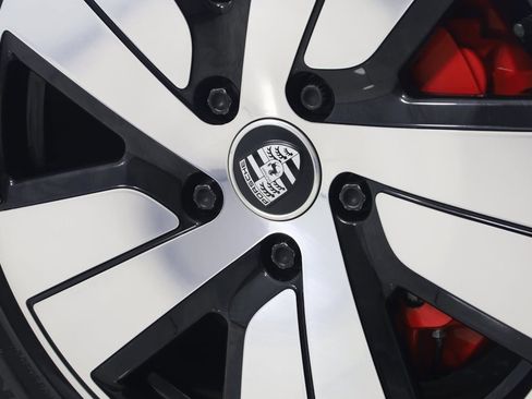 Used 2020 Porsche Taycan 4S image 17