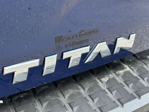 Used 2018 Nissan Titan SV w/ SV Convenience Package AWD/4WD image 11