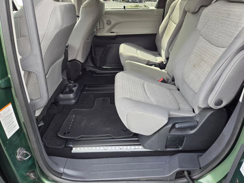 Used 2024 Toyota Sienna LE AWD/4WD image 10