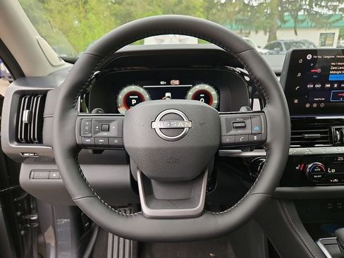 New 2026 Nissan Pathfinder SL w/ SL Premium Package AWD/4WD image 12