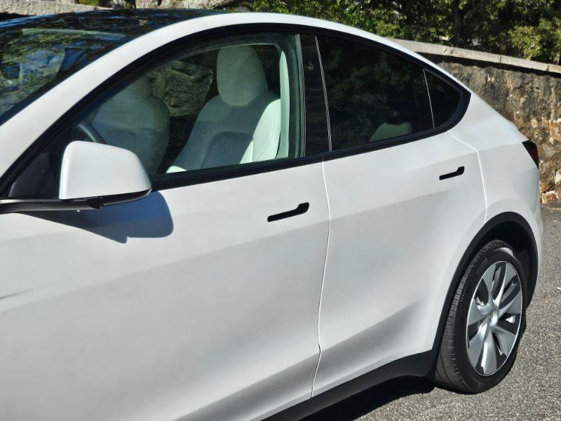 Used 2023 Tesla Model Y AWD image 22