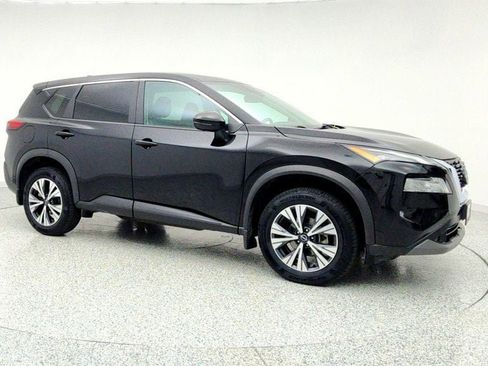 Used 2023 Nissan Rogue SV image 3