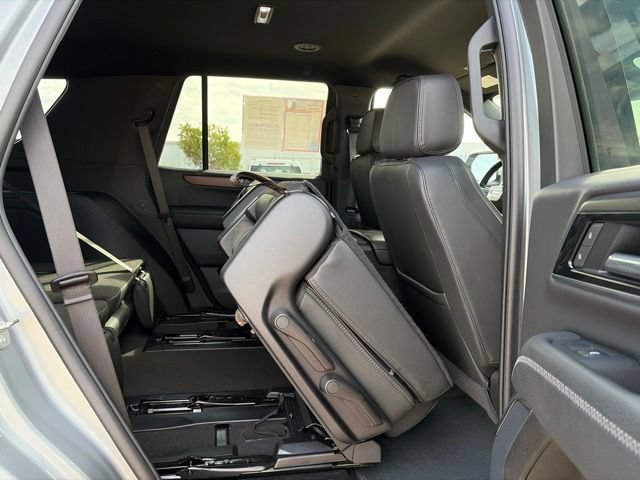 Used 2025 GMC Yukon Denali AWD/4WD image 44