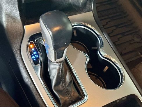 Used 2021 Jeep Grand Cherokee Laredo image 17