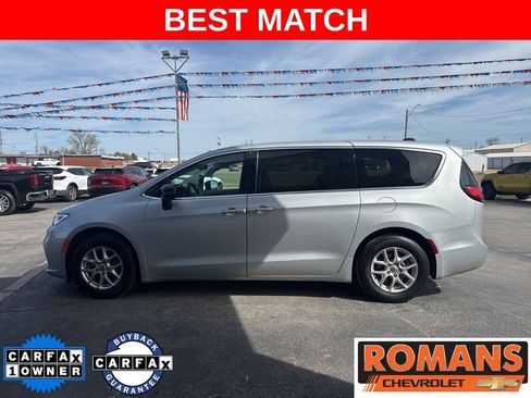 Used 2024 Chrysler Pacifica Touring-L FWD image 8
