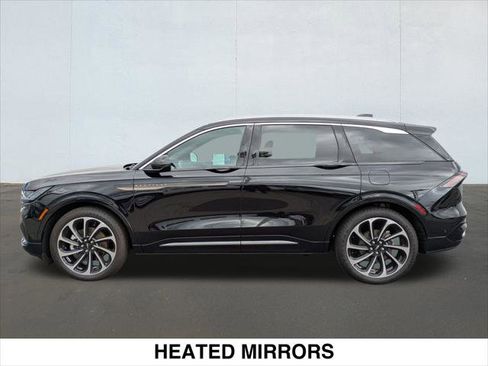 Used 2024 Lincoln Nautilus Black Label image 2