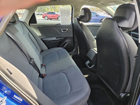 Used 2025 Kia K4 LXS image 18