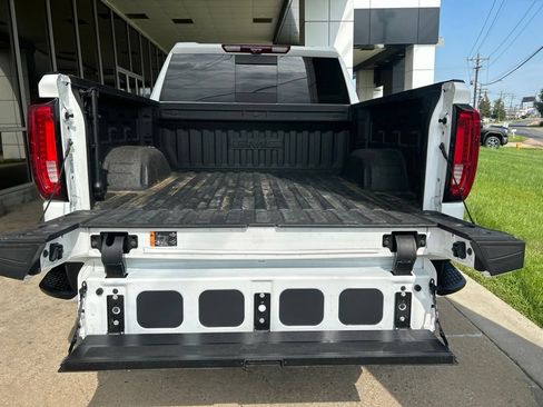 Used 2025 GMC Sierra 1500 AT4 w/ AT4 Premium Package AWD/4WD image 13