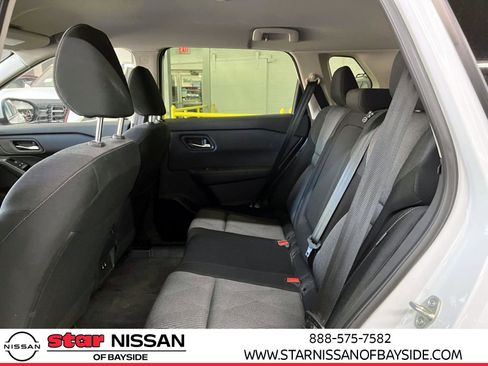 Used 2024 Nissan Rogue SV image 12