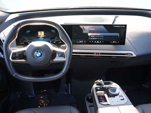 Used 2025 BMW iX xDrive50 image 7