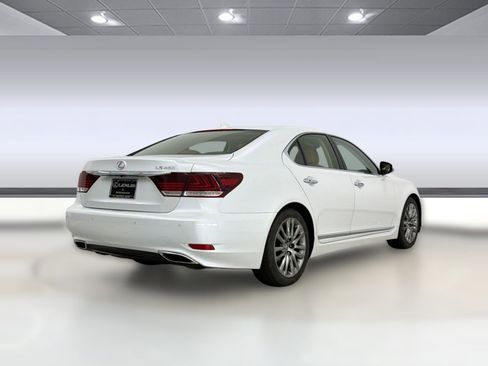 Used 2017 Lexus LS 460 w/ Comfort Package image 9