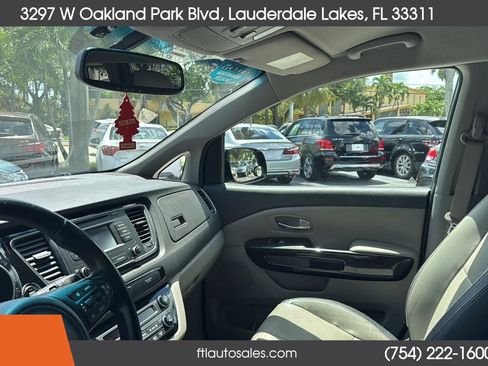 Used 2015 Kia Sedona EX FWD image 22